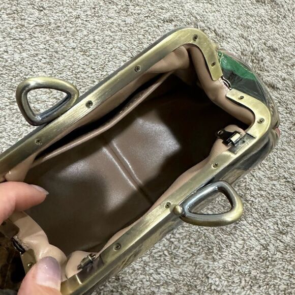 Colorful Handmade Cowhide Bowknot Kisslock Clutch/Crossbody with 2 Chain Styles - Picture 15 of 16